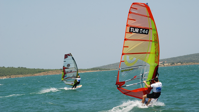 Dikili'de Windsurf heyecanı başlıyor