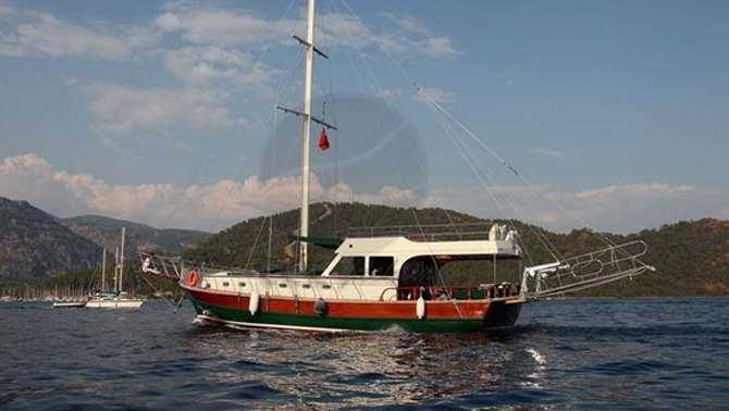 Erkan Petekkaya'nın teknesi yandı