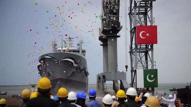 Türkiye`den Pakistan`a dev askeri gemi