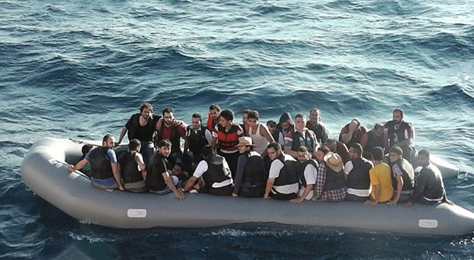 113 göçmen taşıyan üç bot yakalandı