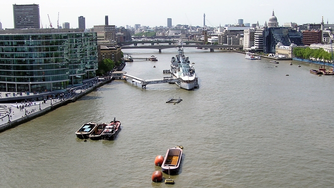 River pilot dies while boarding ship in Gravesend Reach