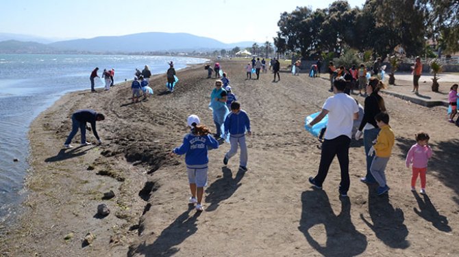 Urla'da "Uluslararası Kıyı Temizliği"