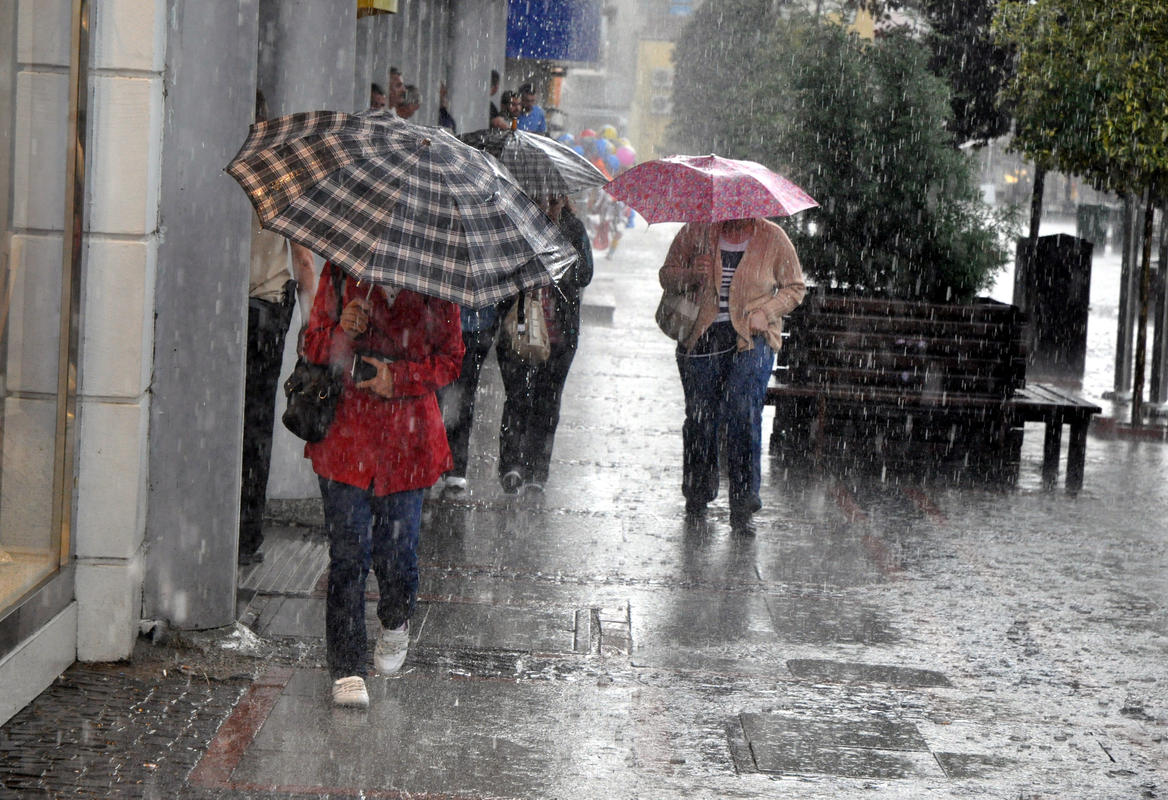 Sağanak Yağış Ülke Genelinde Zor Anlar Yaşattı