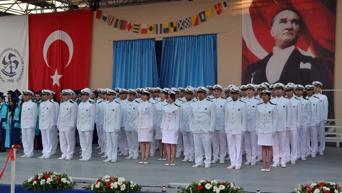 DEÜ Denizcilik Fakültesi 21. Kış Kariyer Günleri başladı