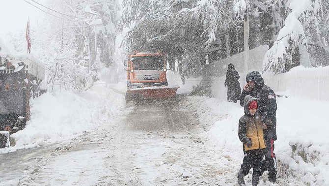 İstanbul'da eğitime kar engeli, okullar tatil!