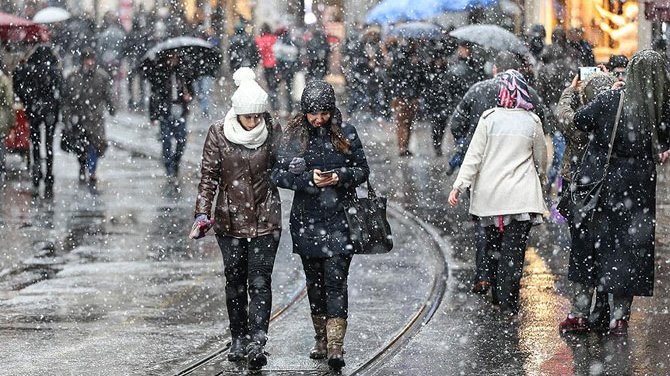 Meteoroloji uyardı: İstanbul'a kar geliyor