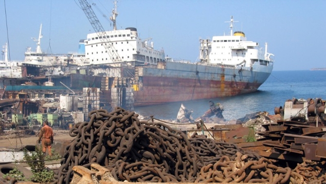 İzmir'de gemi geri dönüşümde 125 gemi parçalandı