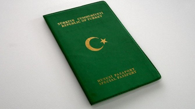 FETÖ üyesi yeşil pasaportlular havaalanlarında yakalandı