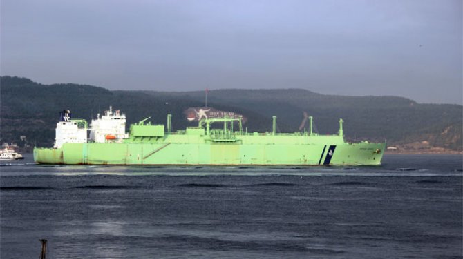 LNG tankeri Çanakkale Boğazı'nı kapattı