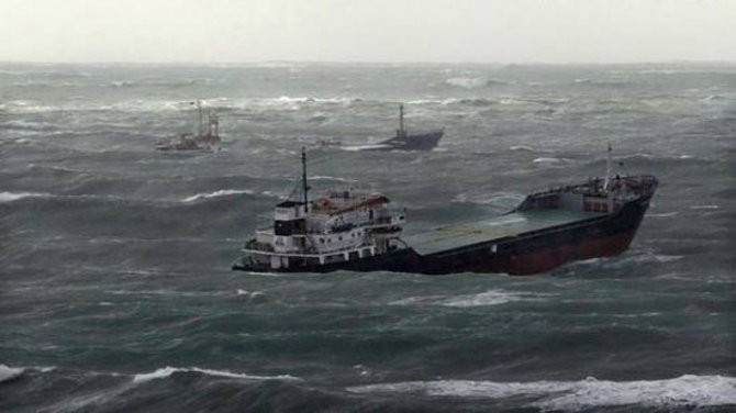 Marmara'daki kar yağışı deniz ulaşımını etkiliyor