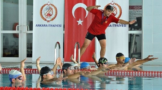 Ankara'da "İtfaiyeci Yüzme Bilir" projesi hayata geçirildi