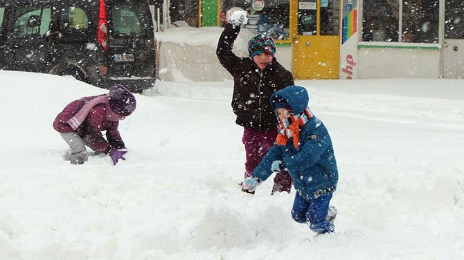 İstanbul ve İzmir'de okullara kar tatili!