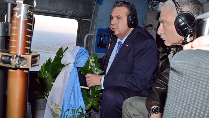 Yunanistan Savunma Bakanı'da Kardak'a çelenk bıraktı