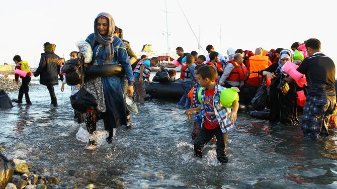 Akdeniz'de düzensiz göç akını yoğunlaştı
