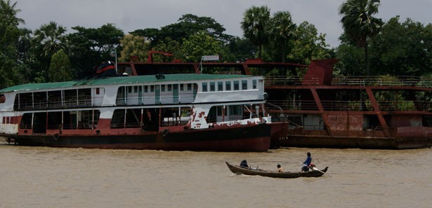 Bangladeş'te feribot battı: 12 ölü