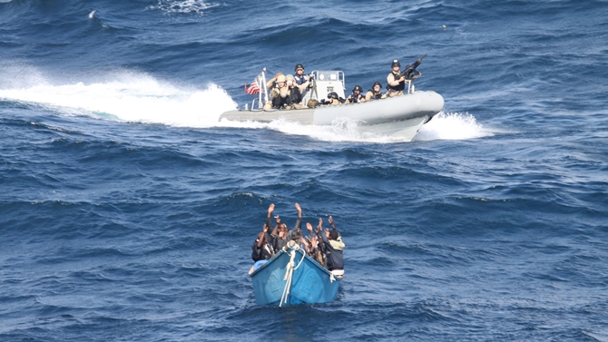 Korsanlar İran donanması tarafından püskürtüldü