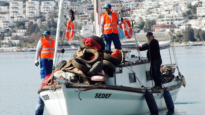 Gümbet'te deniz dibi temizliğinde neler çıktı!