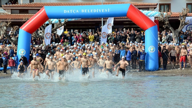 "Datça 11. Açık Deniz Kış Yüzme Maratonu" yapıldı