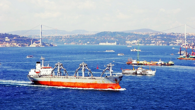 İstanbul Boğazı trafiğe kapatıldı!