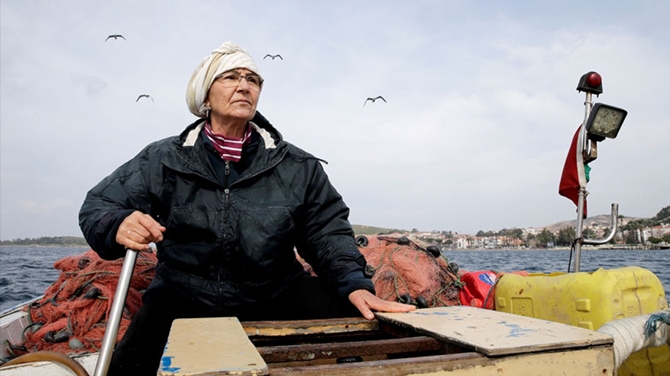 Balıkçı kadınlar 30 yıldan beri aynı teknede avlanıyor