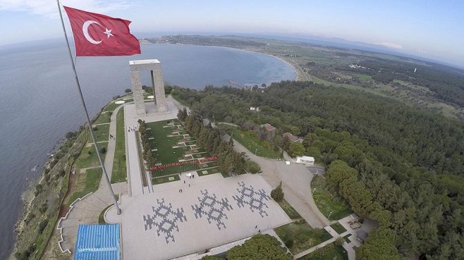 Bugün Çanakkale Deniz Zaferi'nin 102. yıl dönümü