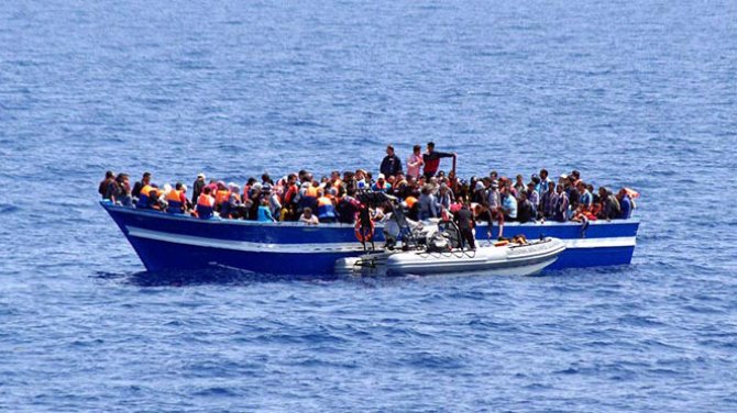 Libya açıklarında iki göçmen teknesi battı