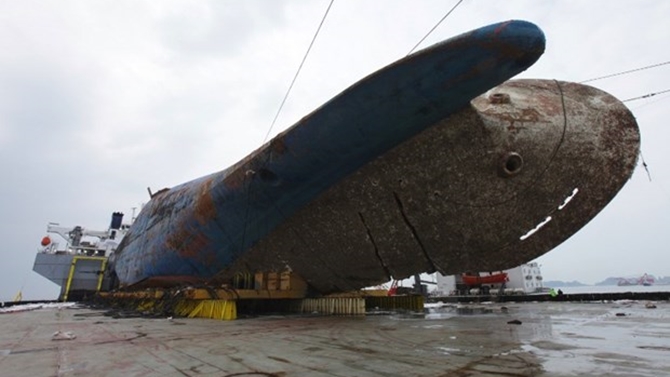 Üç yıl önce Güney Kore'de batan M/F Sewol denizden çıkarıldı