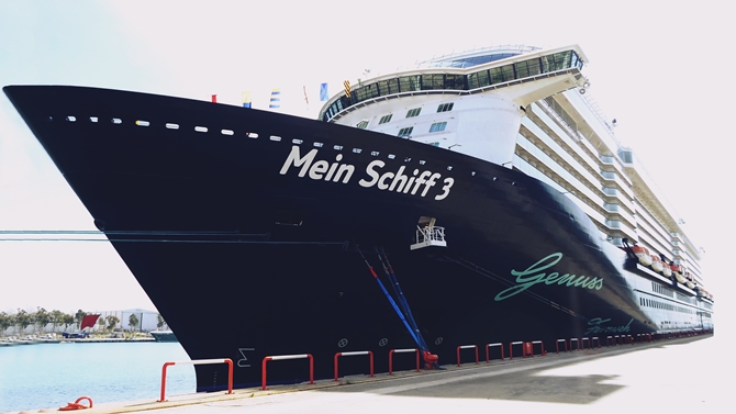 Sezonun ilk kruvaziyer gemisi Port Akdeniz’de