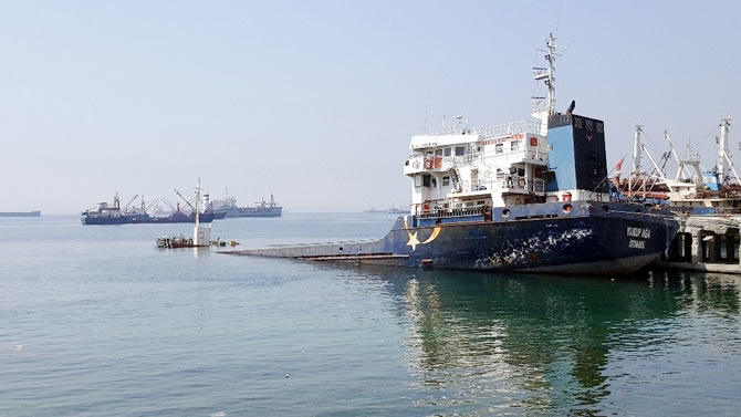 Kartal sahilinde bağlı M/V Yakup Ağa gemisi battı