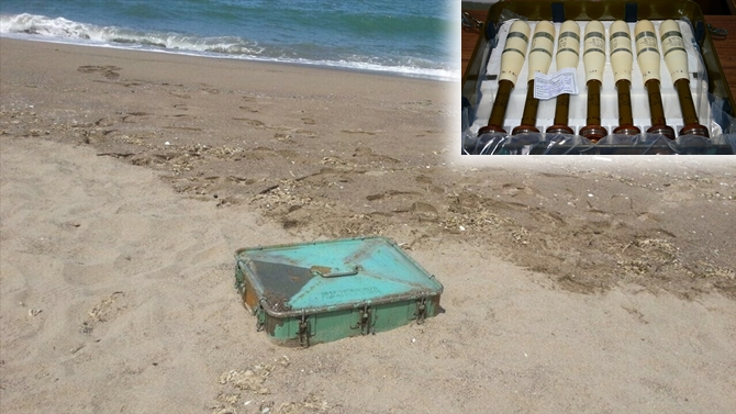 Karasu'da mühimmat bulunan sandık kıyıya vurdu