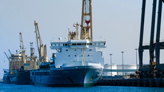 Katar ablukayı kırarak gemiyi limana ulaştırdı
