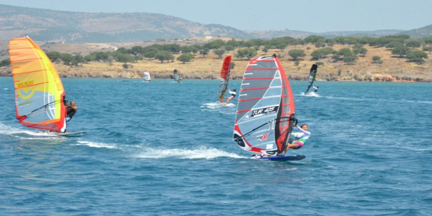 Rüzgâr sörfü Türkiye Şampiyonası’nda final heyecanı!