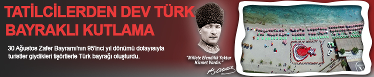 Tatilcilerden Dev Türk Bayraklı Kutlama