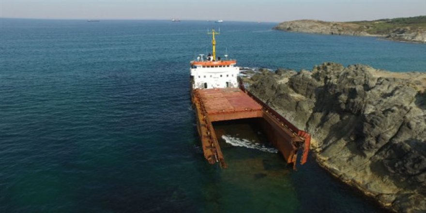 Kaderine terk edilen gemi Kilyos’ta kirliliğe sebep olacak