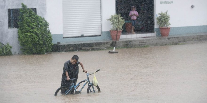 Maria Kasırgası Dominika'yı yerle bir etti
