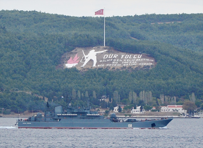 Rus savaş gemisi, Çanakkale Boğazı'ndan geçti