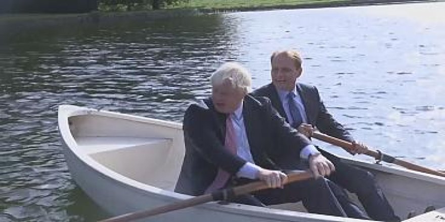 Bakan Boris Johnson küreklere asıldı