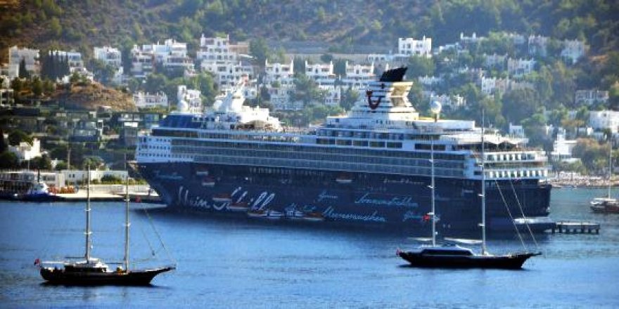 Mein Schiff 2, Bodrum'a yılın son seferini yaptı