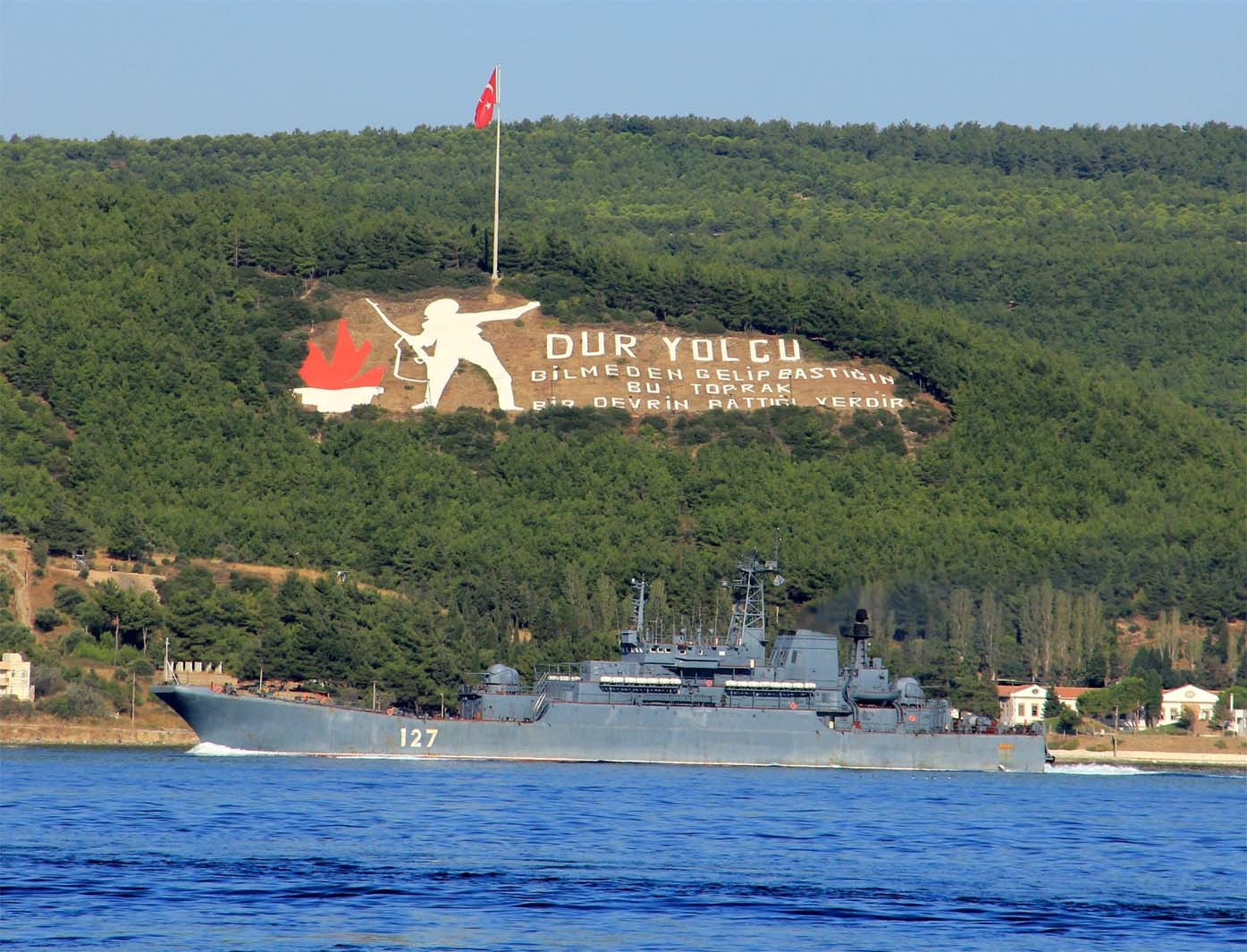 Rus savaş gemileri Çanakkale Boğazı'ndan geçti