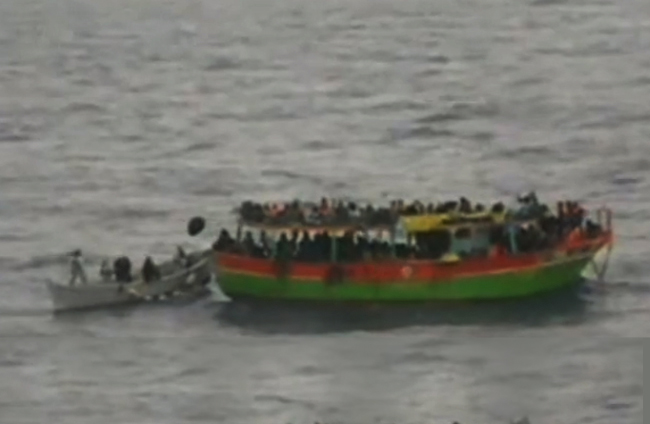 Akdeniz'de 500 göçmen son anda kurtarıldı