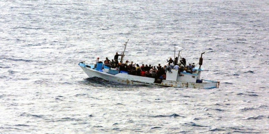Ege'de Düzensiz Göçmen Taşıyan Teknenin Batması Sonucu 16 Kişi Öldü