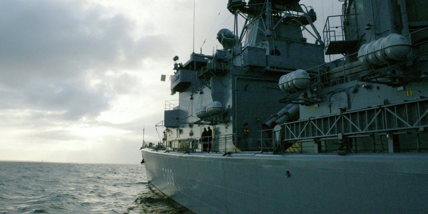Saldırıya uğrayan İran gemisine ABD yardımı