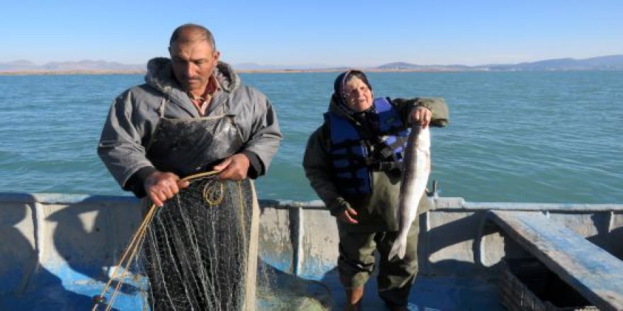 Balıkçı çift 30 yıldır birlikte 'Vira bismillah' diyor