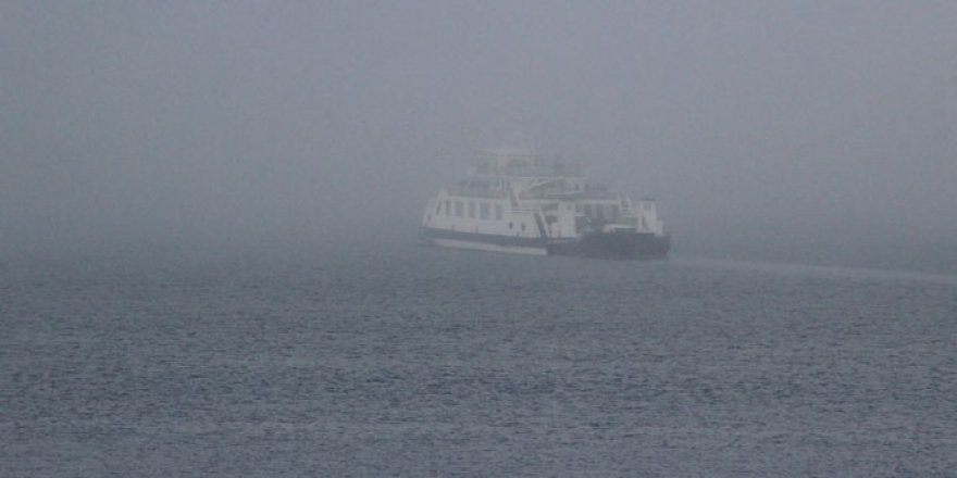 Çanakkale Boğazı'nda sis gemilere geçit vermiyor