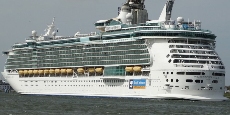 Royal Caribbean gemisinde 300 kişi daha zehirlendi