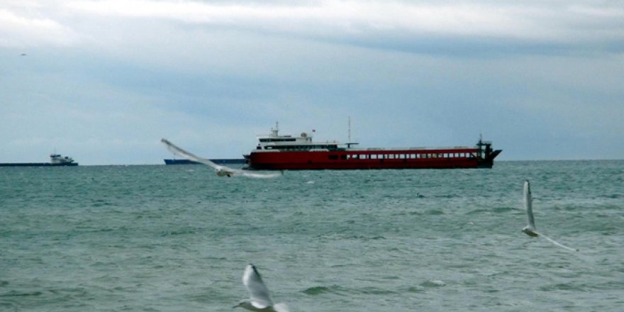 Marmara Denizi'nde poyraz gemilere geçit vermedi