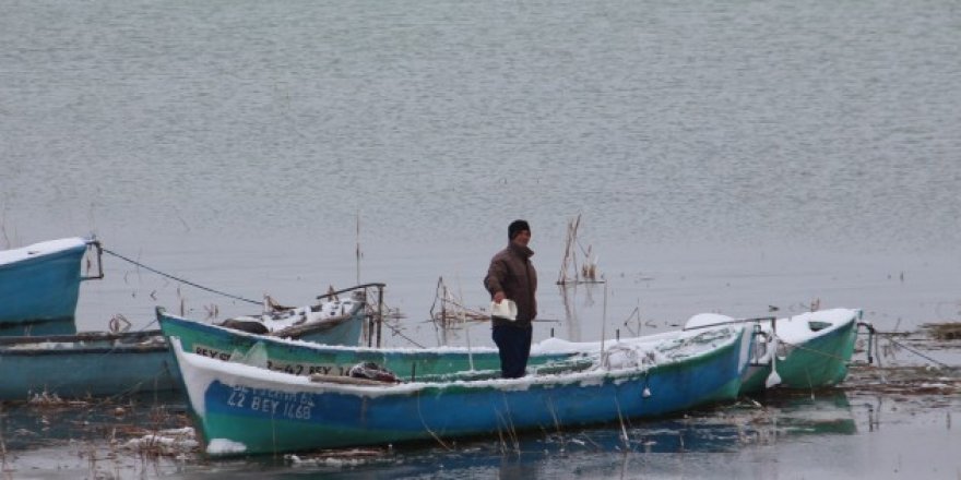Beyşehir Gölü'nde balıkçılar avlanmaya ara verdi