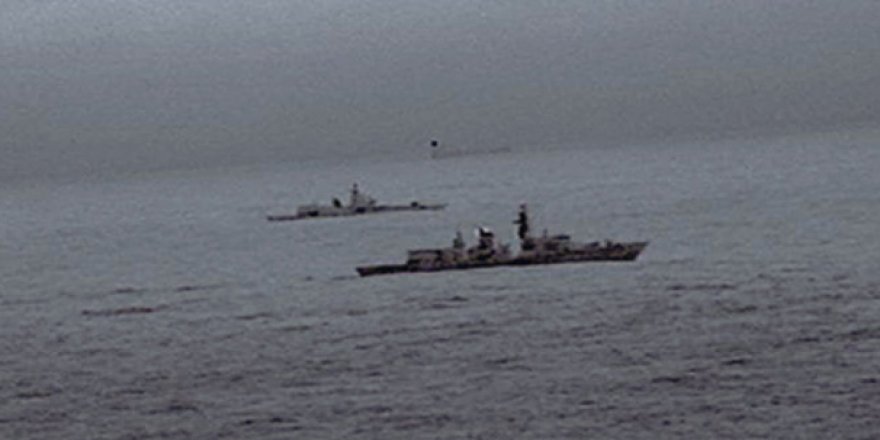 Helikopterler Rus savaş gemisi için havalandı
