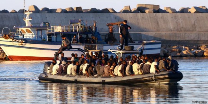 Akdeniz’de bir gecede 250 göçmen kurtarıldı