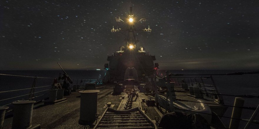 USS Carney Karadeniz’de devriye görevinde